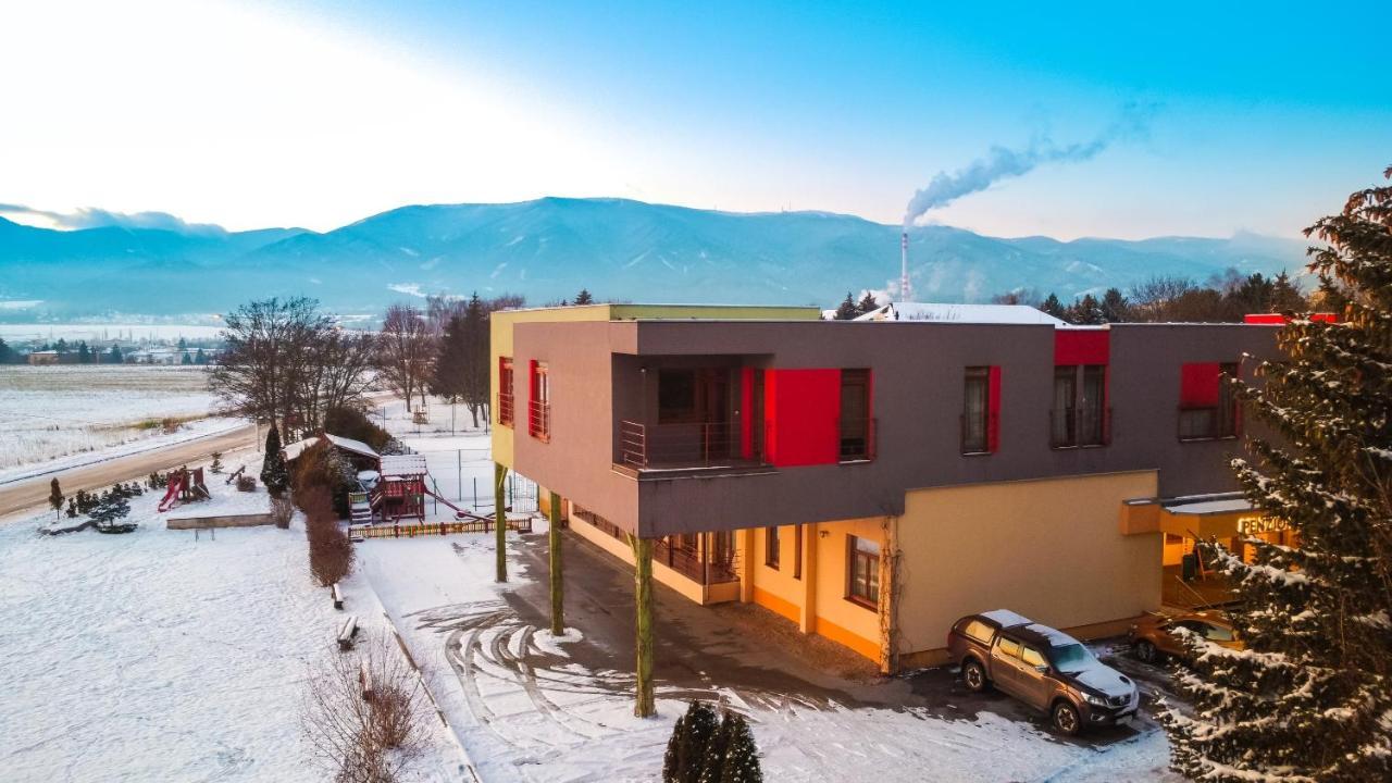 Penzion Ladoven Skvela Kuchyna A Rodinna Atmosfera Martin Esterno foto